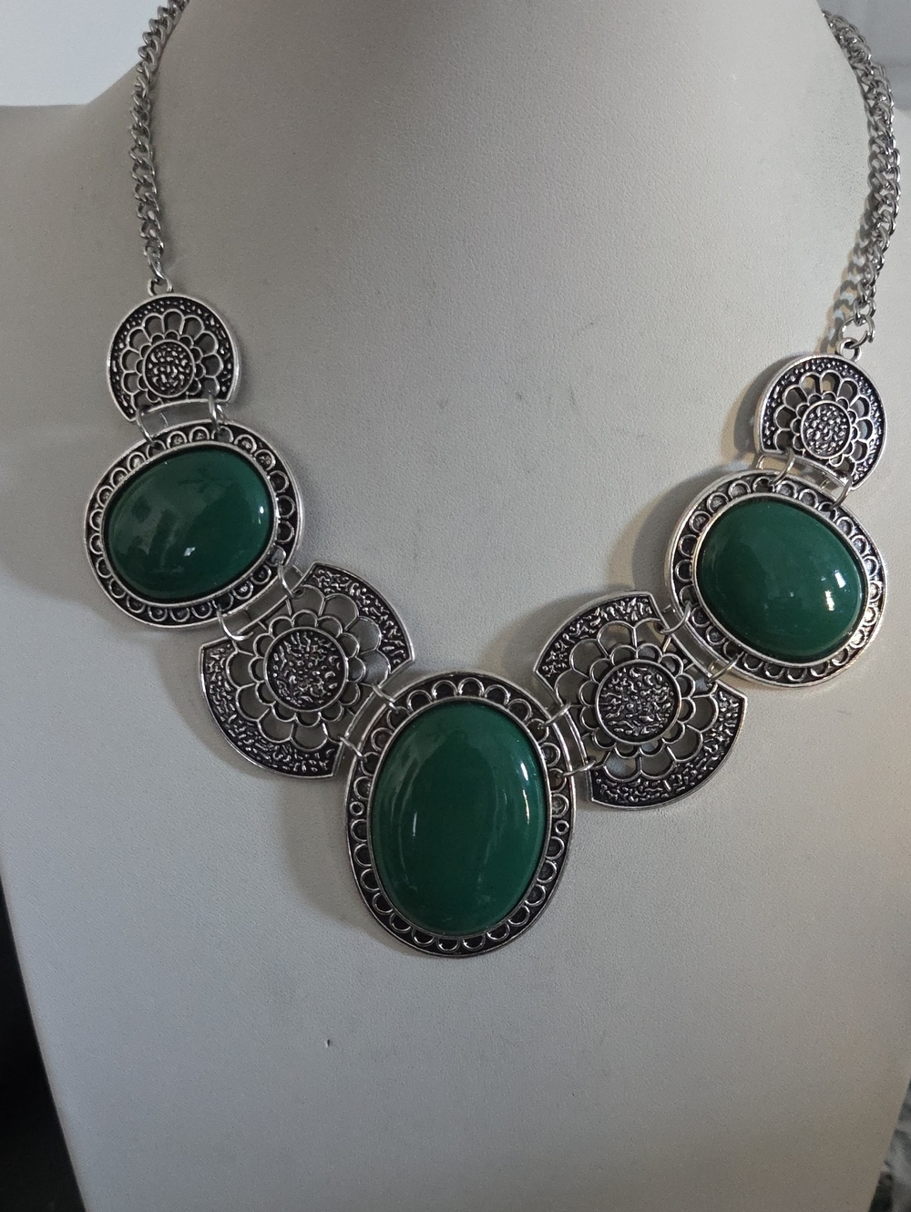 Paparazzi The Medallionaire Green Necklace NWT